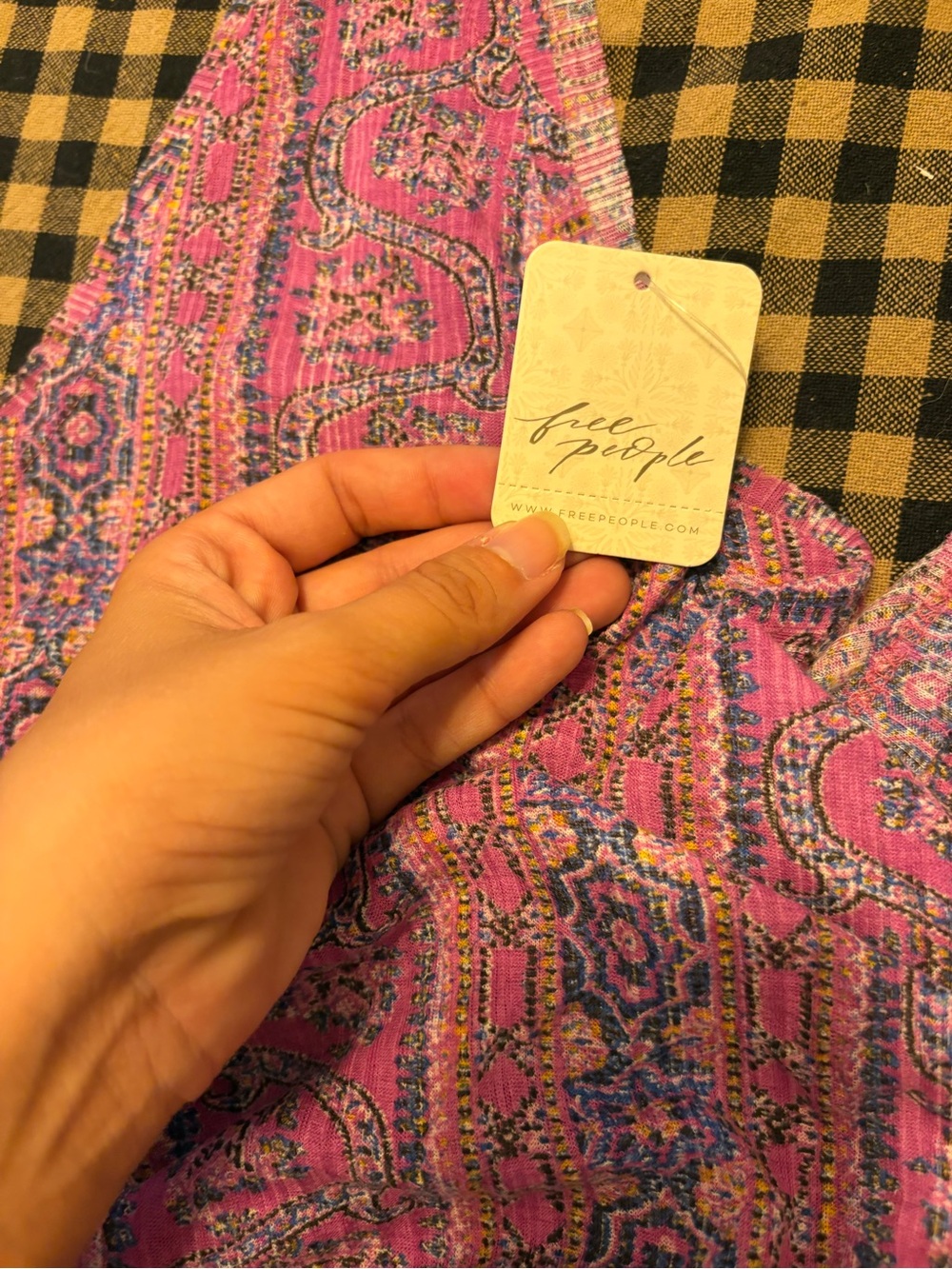Free People Women’s Pink Paisley V-Neck Tank Top NWT - Picture 3 of 5